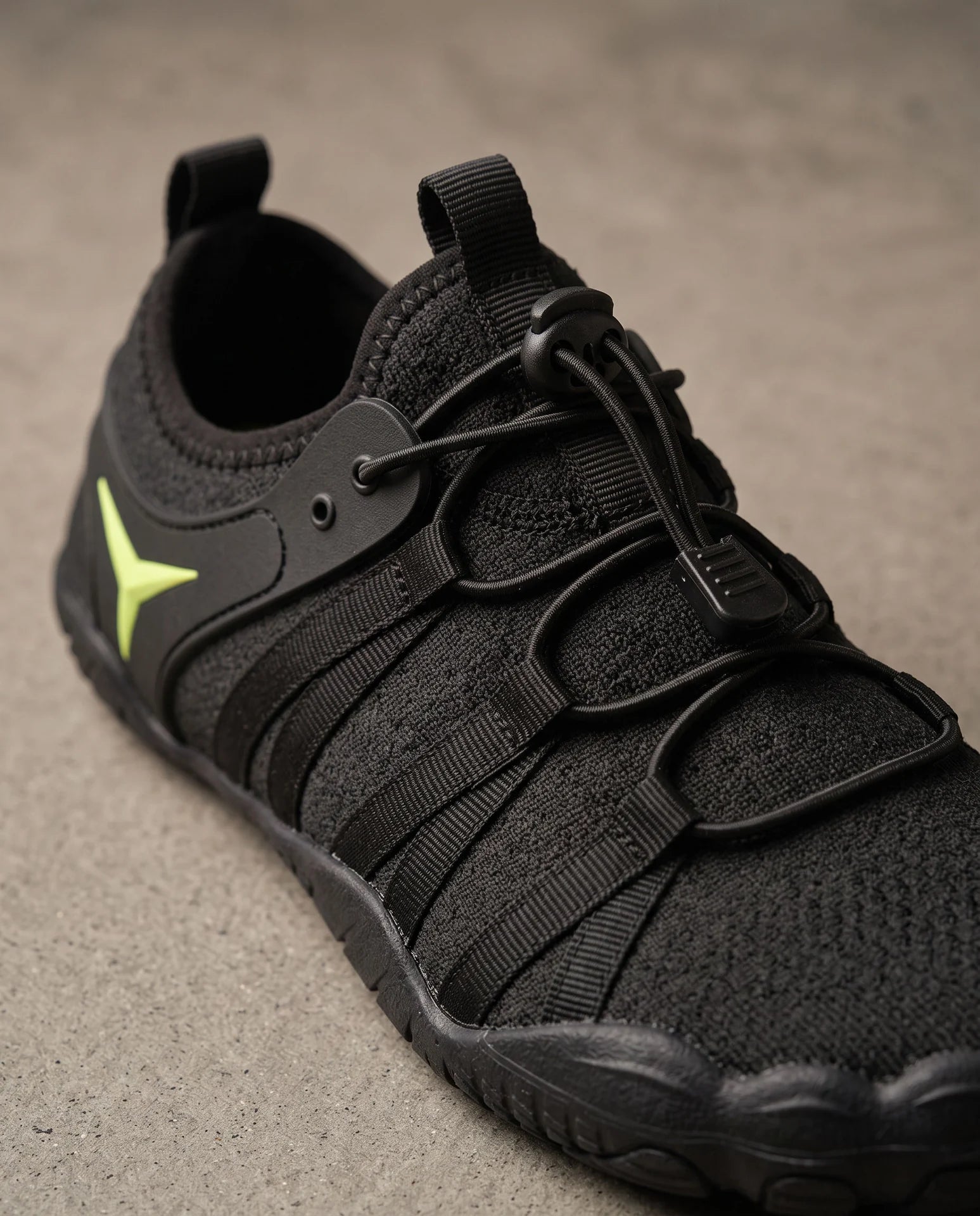 Detailed view of Barevon’s original adjustable cord-lace closure